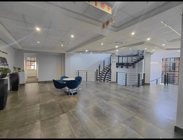 112M² OFFICE TO LET IN BRYANSTON